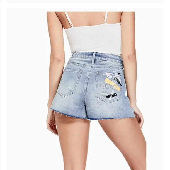 Summer Guess Shorts “Chase the Sun” size 26 - Image 2