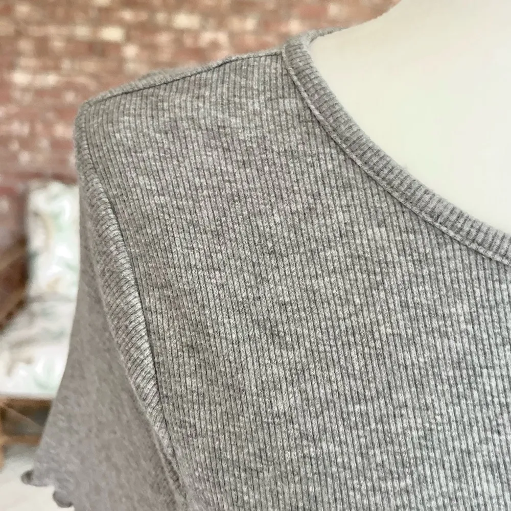 EXPRESS  Grey Ribbed Cutout Back Cropped Top XS - Image 4