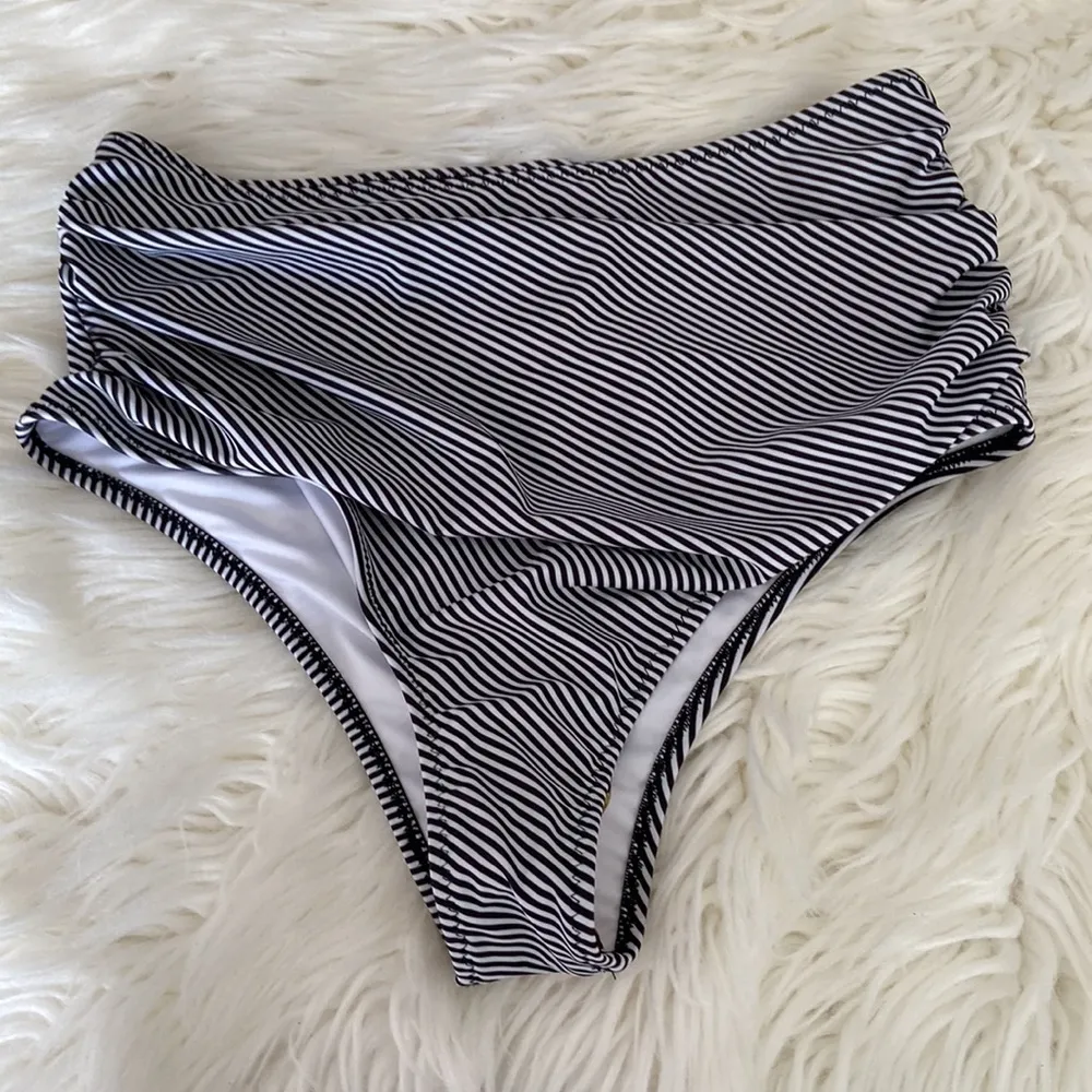 Beachsissi size S swimming bottoms bran new without tag - Image 4