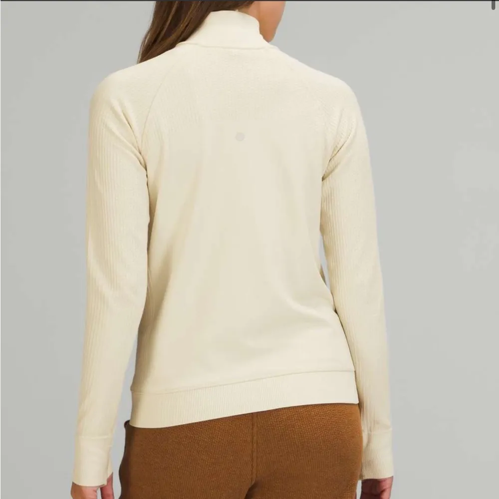 576. Lululemon Engineered Warmth Half Zip size 6 in white opal - Image 3