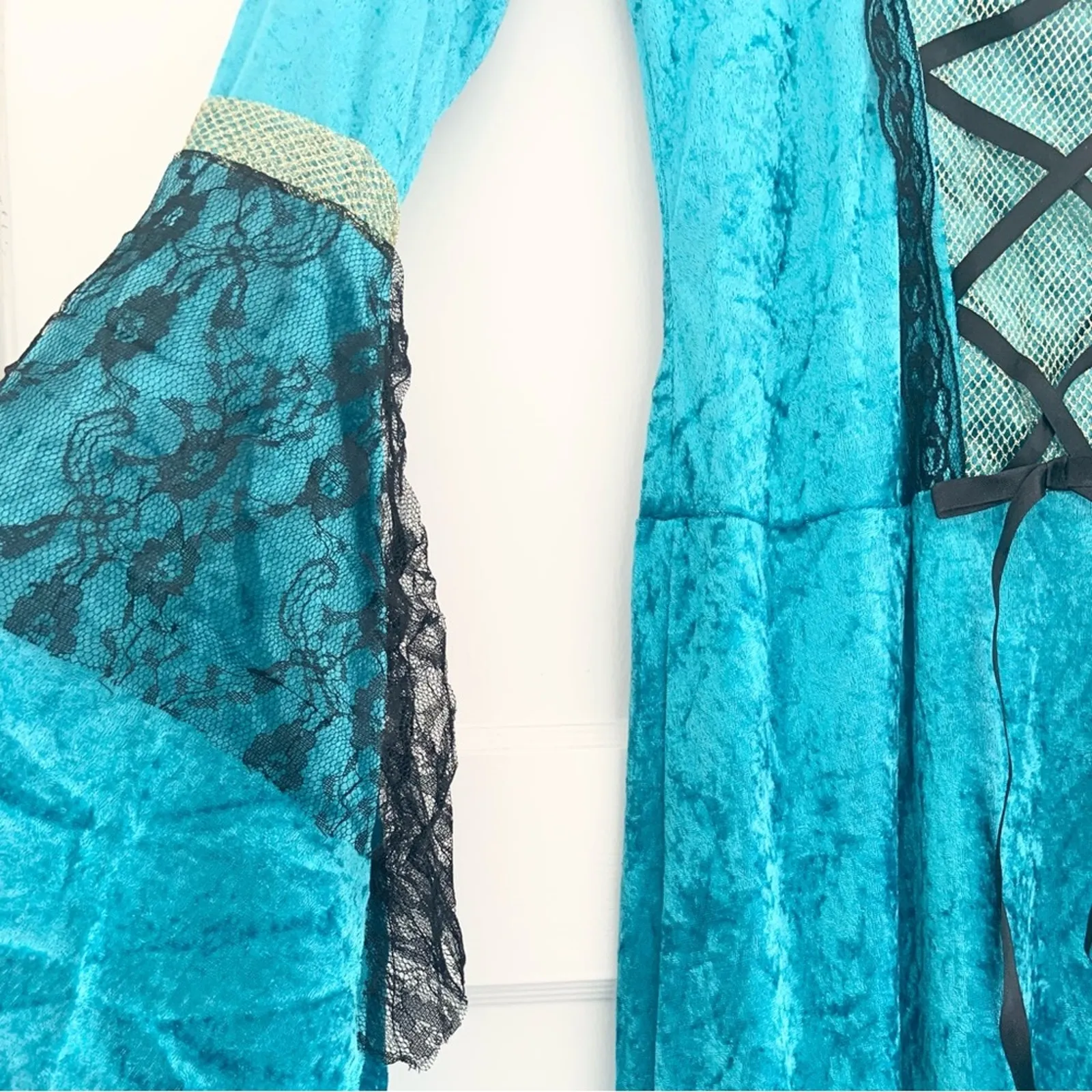 Charades Renaissance Queen Costume Blue Velvet Gown and Headpiece NEW IN PACKAGE Size XS - Image 4