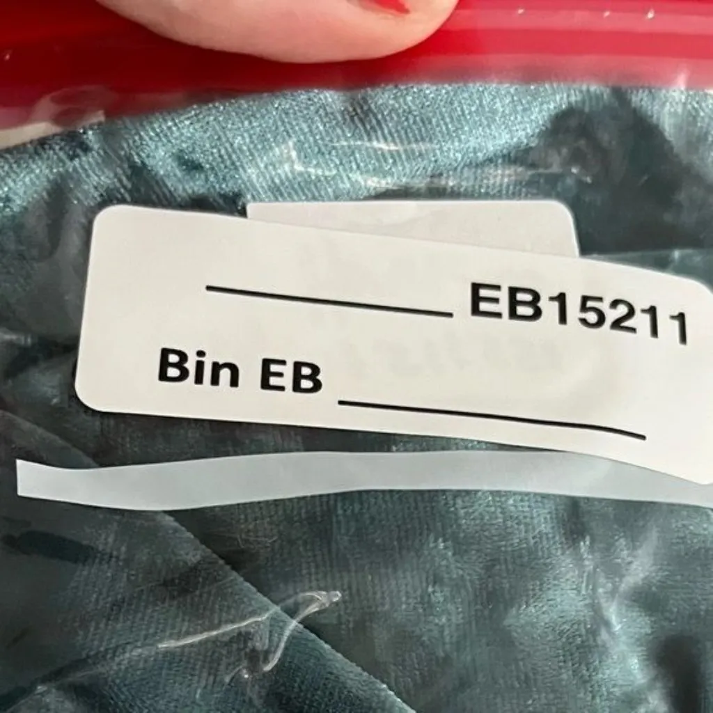 Lane Bryant Womens Plus Size 22/24 Teal crushed Velvet V-Neck Long Sleeve Top - Image 10