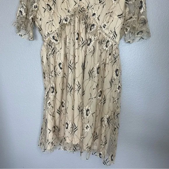 Francesca’s Liv neutral beige floral lace v neck shift mini dress size small Black - Image 5