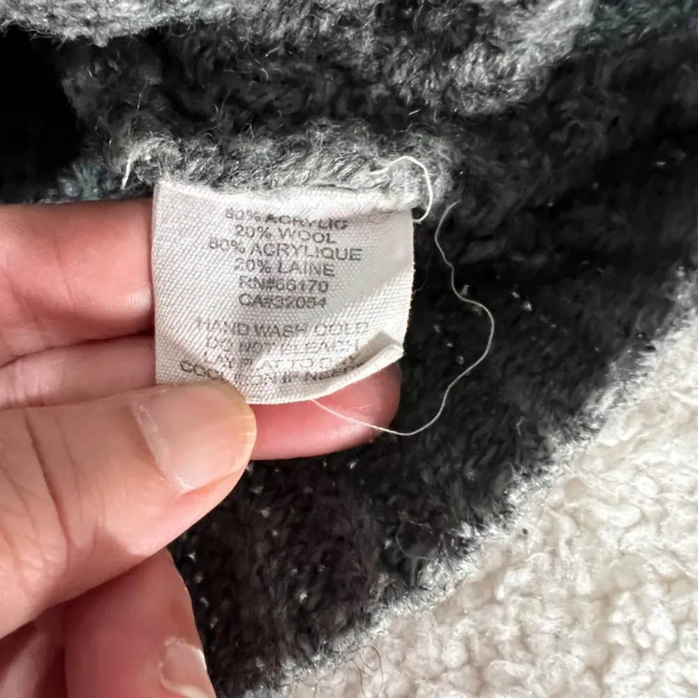 BDG V Neck Grey Knit Cardigan Size M - Image 7