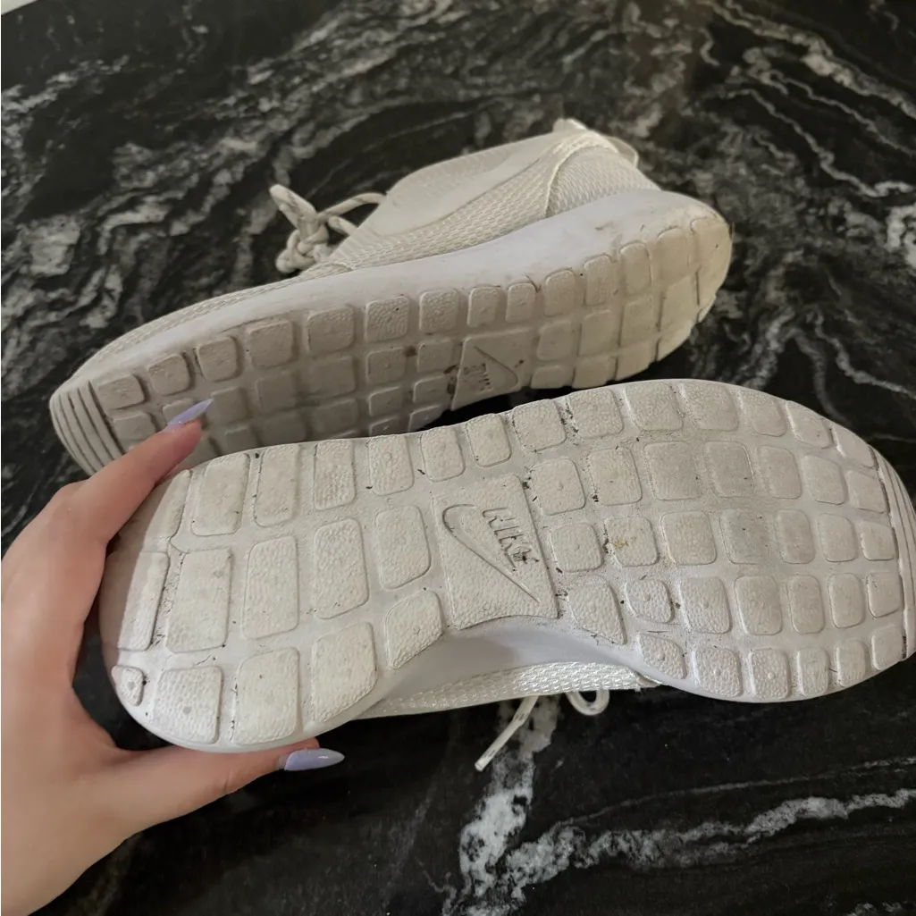 Nike Women's White Sneakers - Image 3