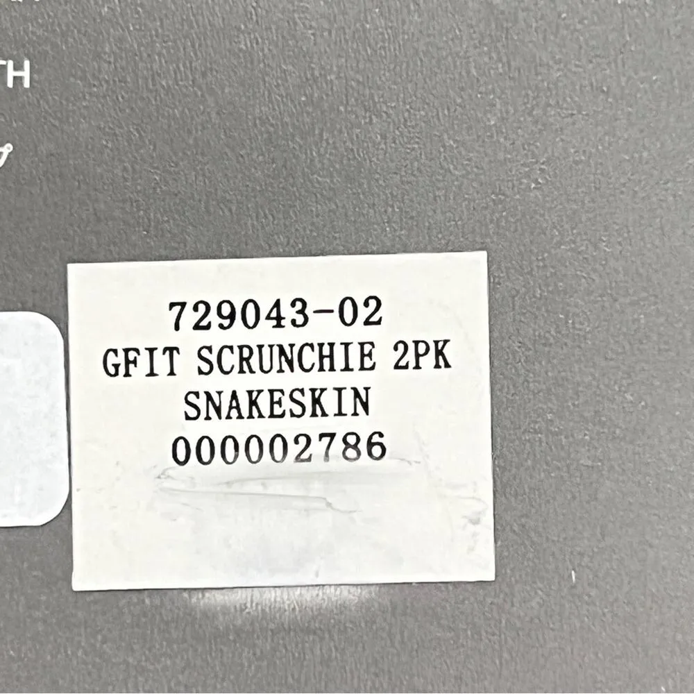 Gap  Women’s Two Pack Scrunchie  Hair Accessories Set - Image 3