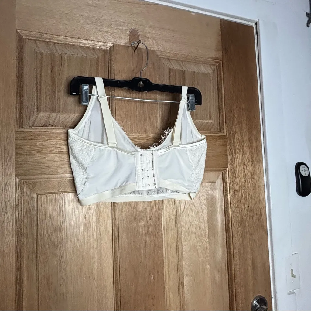 Cosabella women’s White Lace Bralette size M - Image 3