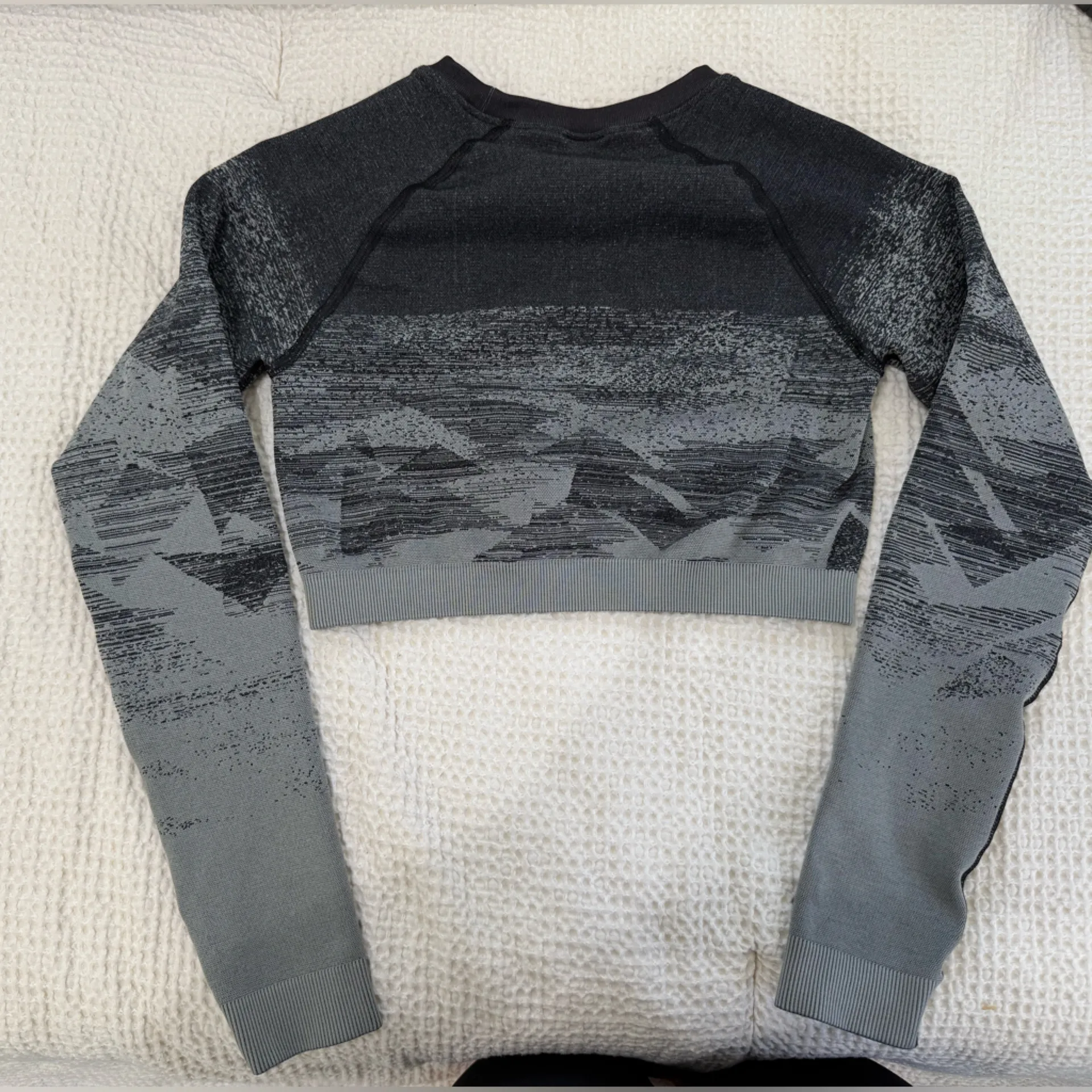 NWOT Gymshark Adapt Ombré Crop Top Medium - Image 5
