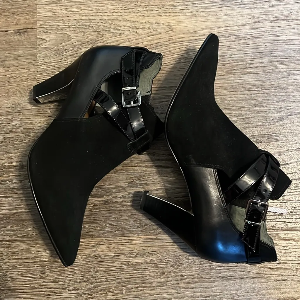 Donald J. Pliner Tamy Black Suede Cut Out Strappy Bootie Heels Boot Sz 8.5m - Image 3