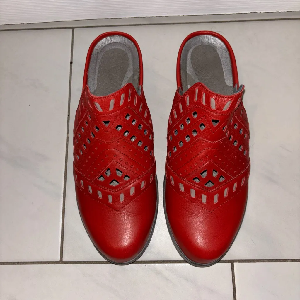 Naot Sharkia Red Leather Mule
(26069) Size 7 - Image 2