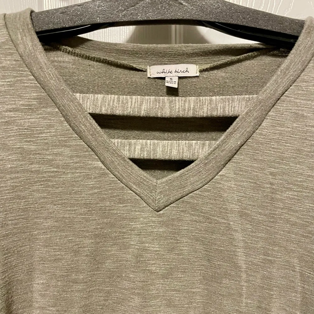 White Birch Green Relaxed Long Sleeve Top Small Cut Out Casual Lightweight Flowy - Image 3