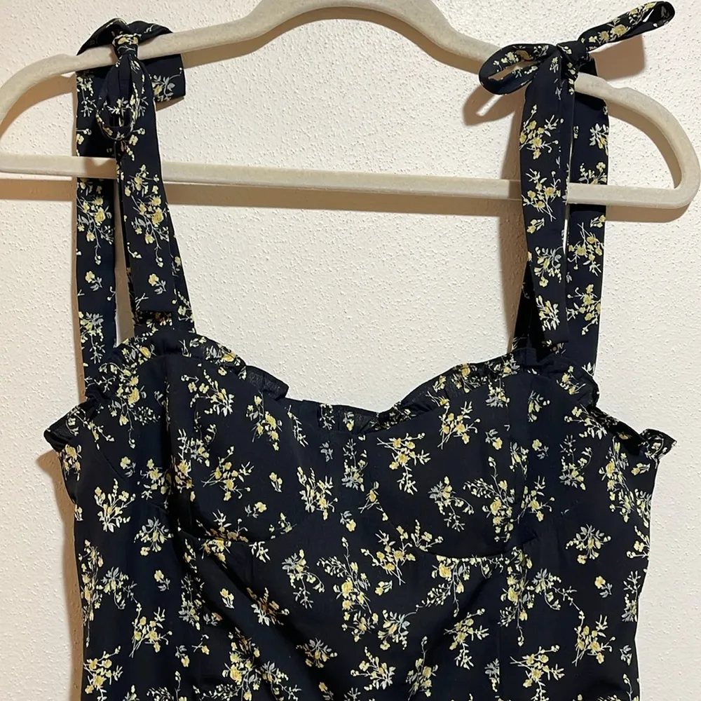 o.p.t. Toile De Jouy Midi Dress Ruffle Tie Straps Black Floral Size Large - Image 4