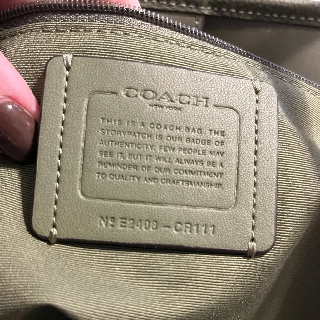 Coach Military Green Leather City Tote with gun metal hardware & matching wallet - Image 5