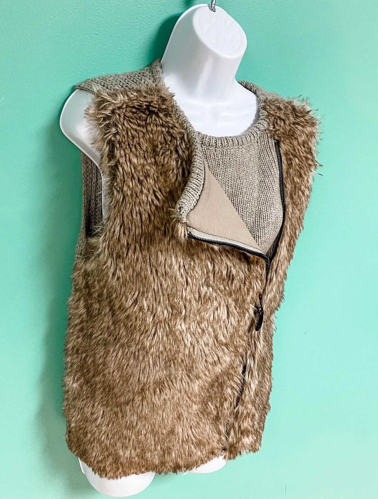 Forever 22 Faux Fur Zip Up Vest - Image 3