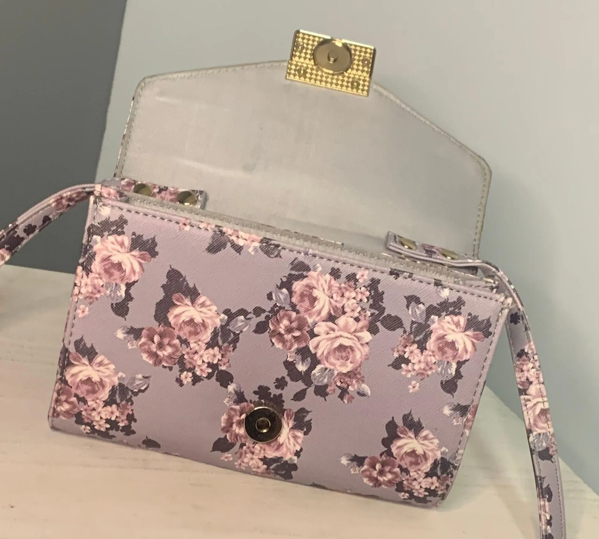 Guess Floral  Crossbody bag - Image 2