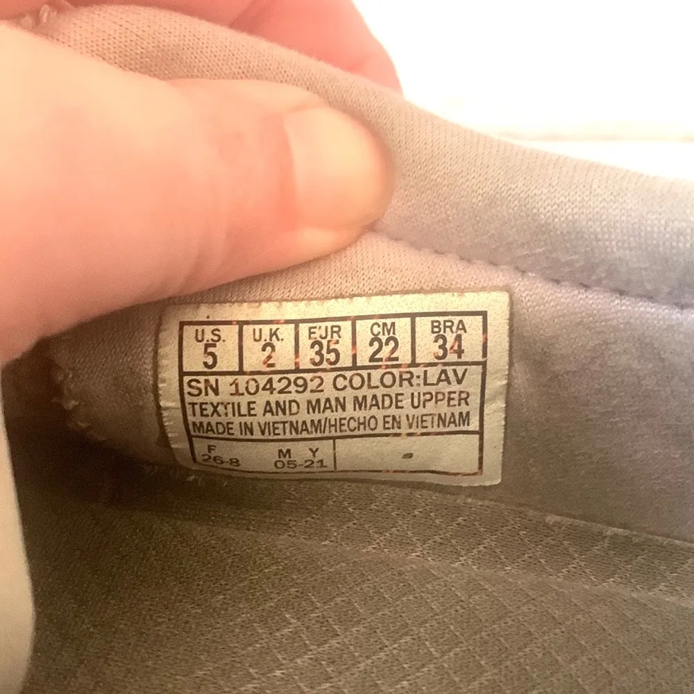 Women’s Size 5 Skechers Memory Foam Slip On Sneakers Shoes Lavender Purple - Image 2