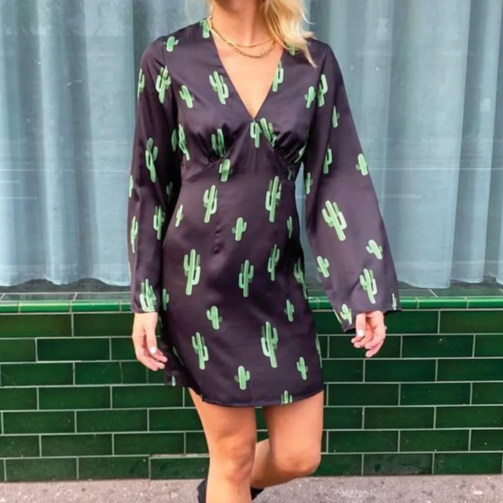 Never Fully Dressed Carly Cactus Print Mini Dress Bell Sleeves Black Green Size 16 - Image 3