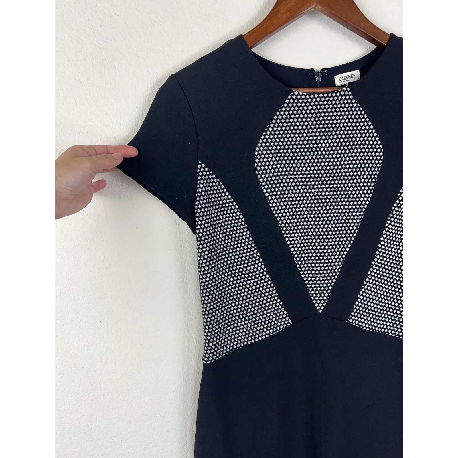 L’AGENCE Black Sheath Dress Size 6 Geometric Panel Bodycon Short Sleeve Zip Back - Image 8