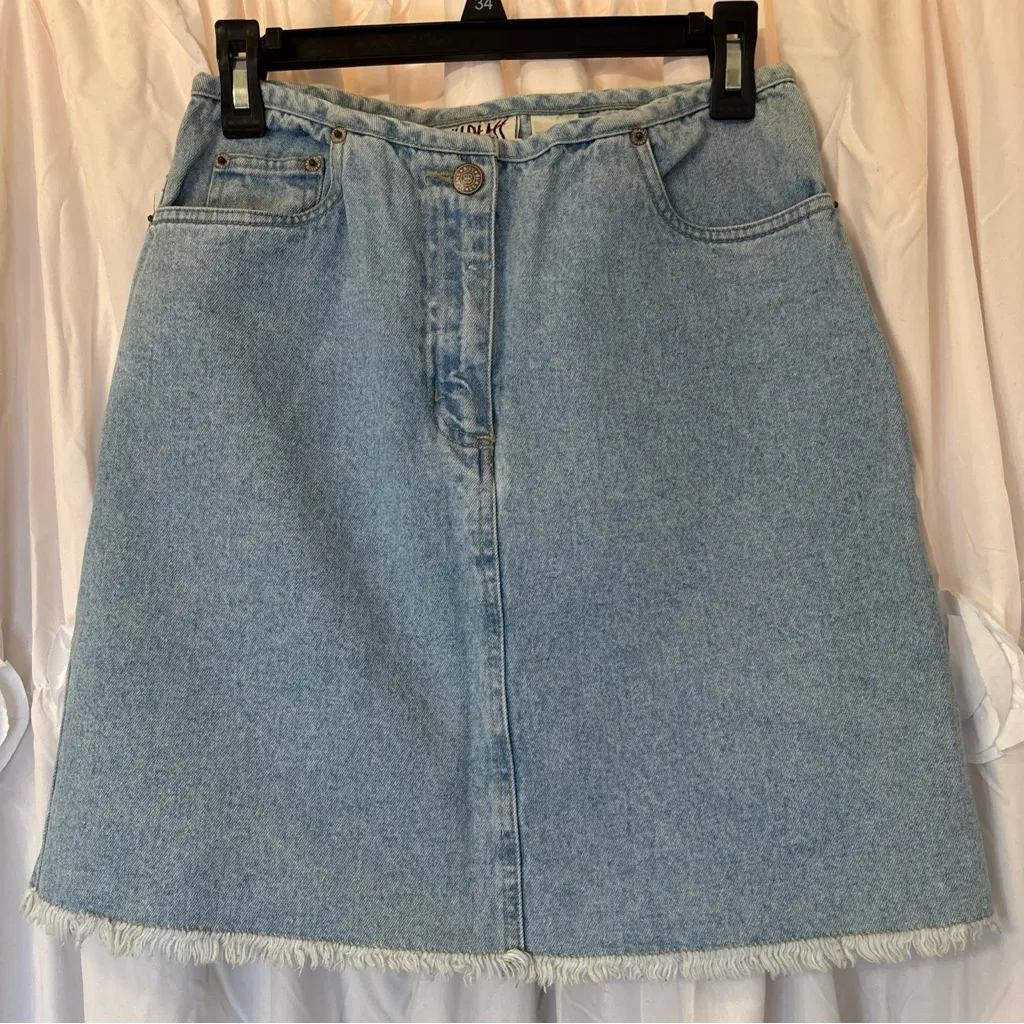 Vintage Bill Blass Denim Skirt Womens 4P Light Blue Knee Length Raw Hem. Nice! - Image 2