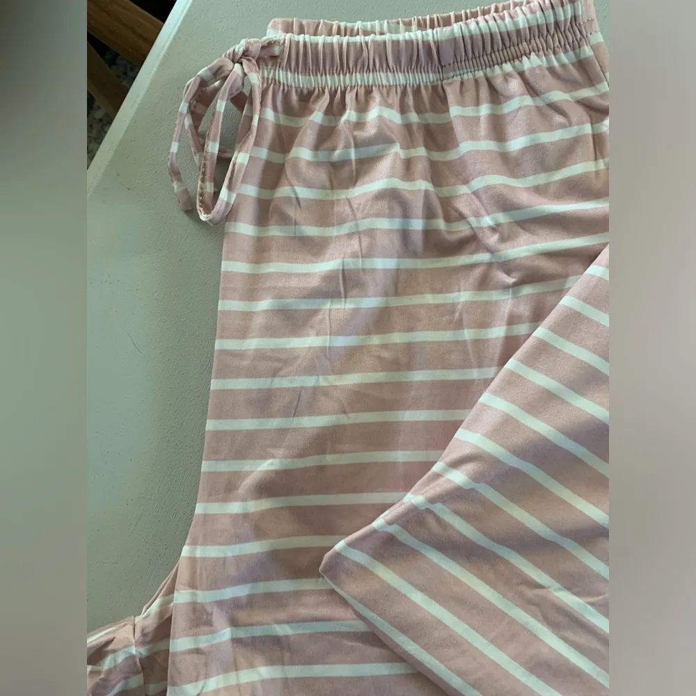 NEW Women’s Size Small Striped Pink Pajamas Set Short Sleeve Top Pants Pockets - Image 4