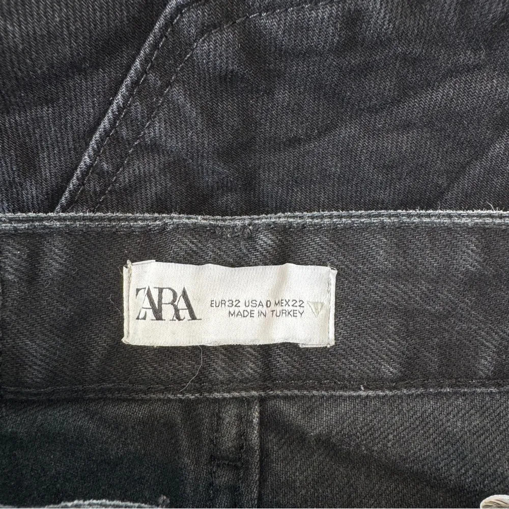 ZARA Wide Leg High-Rise Raw Hem Jeans - Image 9