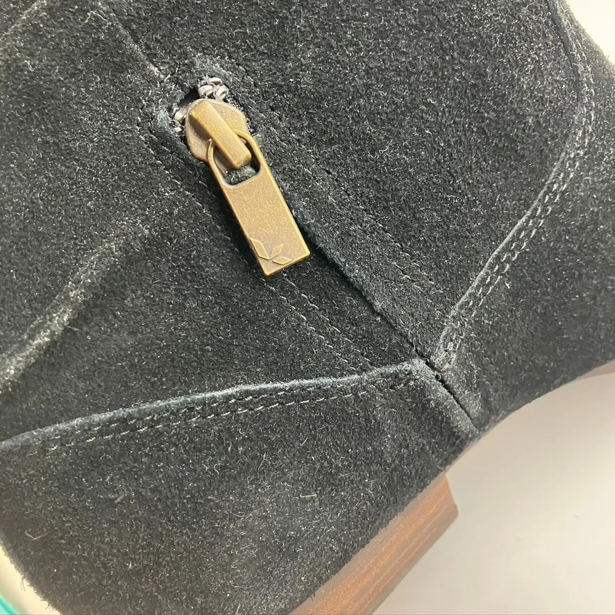 Koolaburra by UGG Black Suede Ankle Boots Size 8.5 Leather Accent Zipper Classic - Image 2