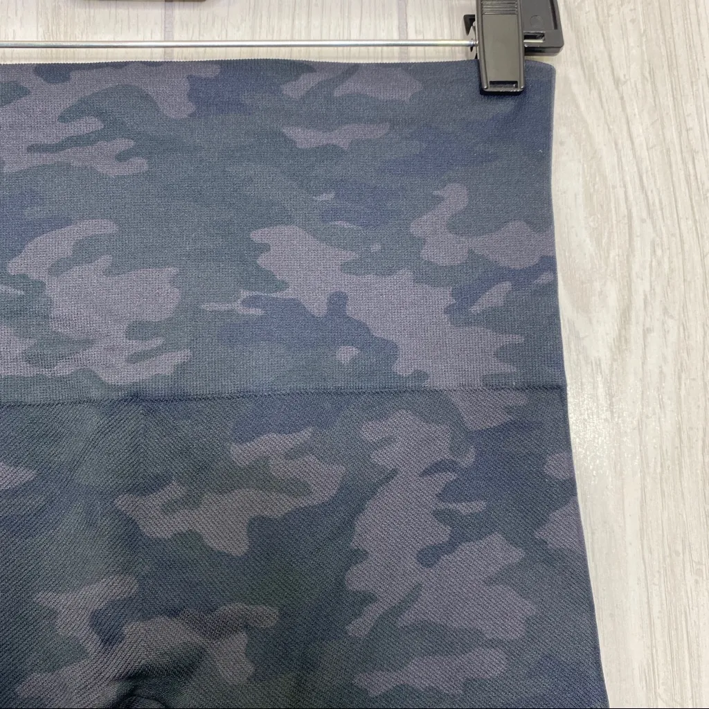 Spanx Look At Me Now Seamless Camo Legging size M Medium - Image 7