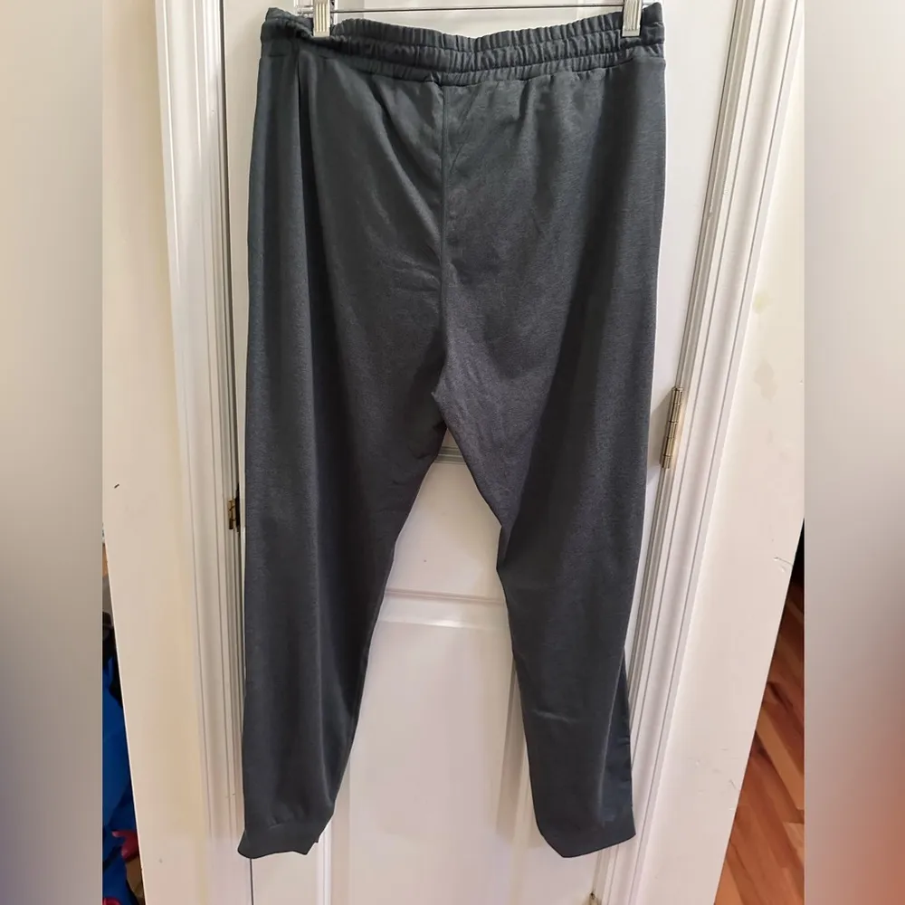🛑SOLD🛑VUORI PERFORMANCE JOGGER SIZE LARGE EUC - Image 2