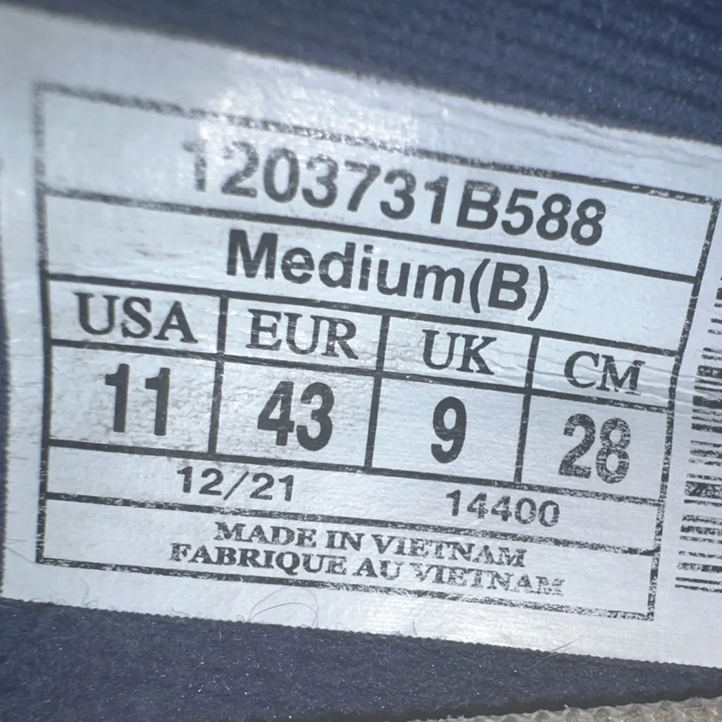 BROOKS Launch 9. Women’s size 11. - Image 6