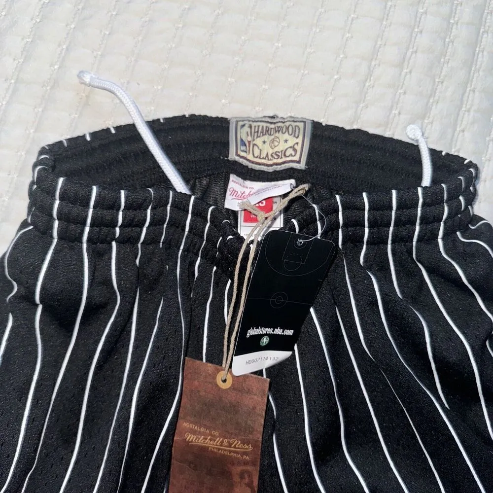 Woman's Shorts‎ Mitchell & Ness NBA Jump Shot Short Orlando Magics XS Athleisure - Image 2