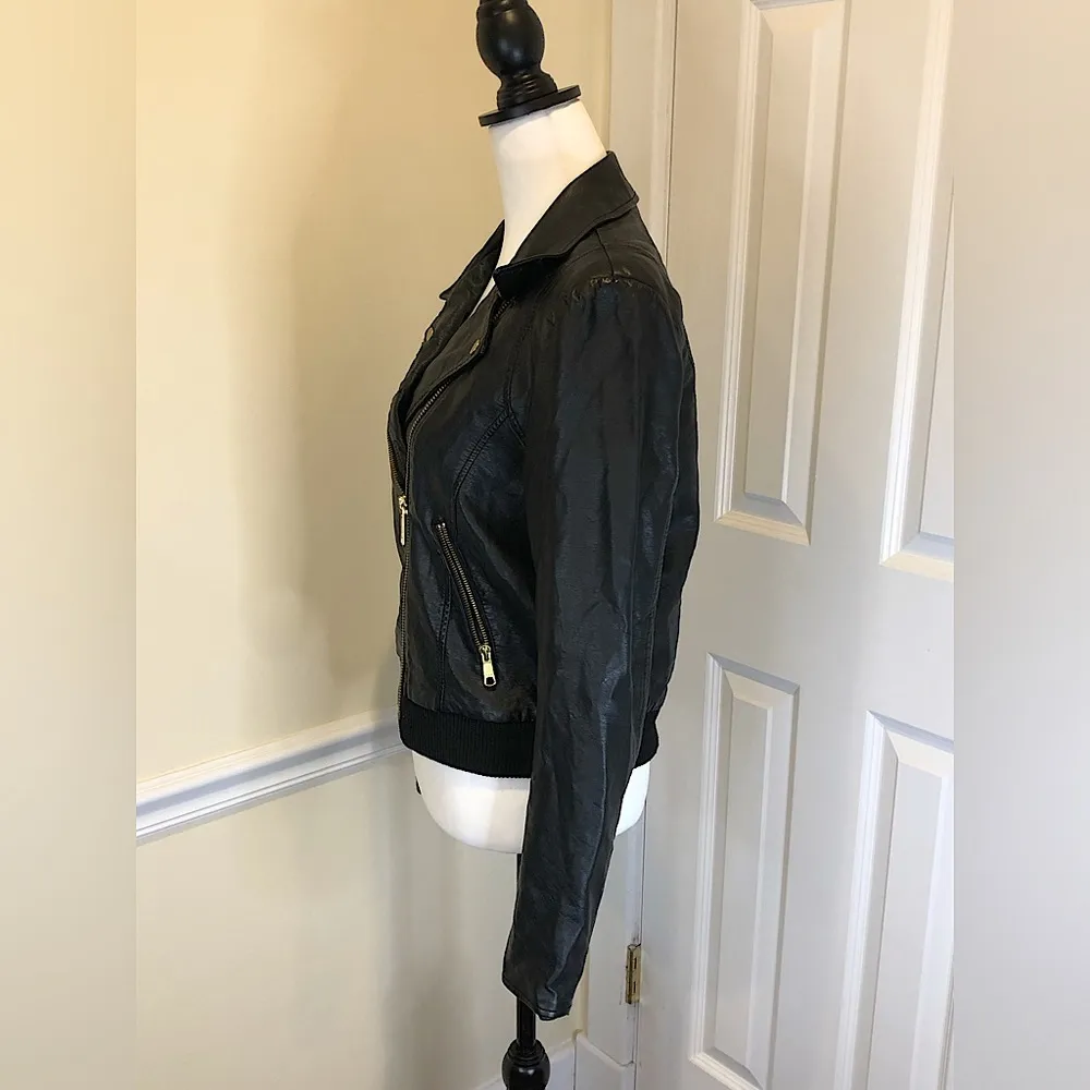FREE PEOPLE Black Faux Leather Jacket w Floral Lining Sz Small - Image 10