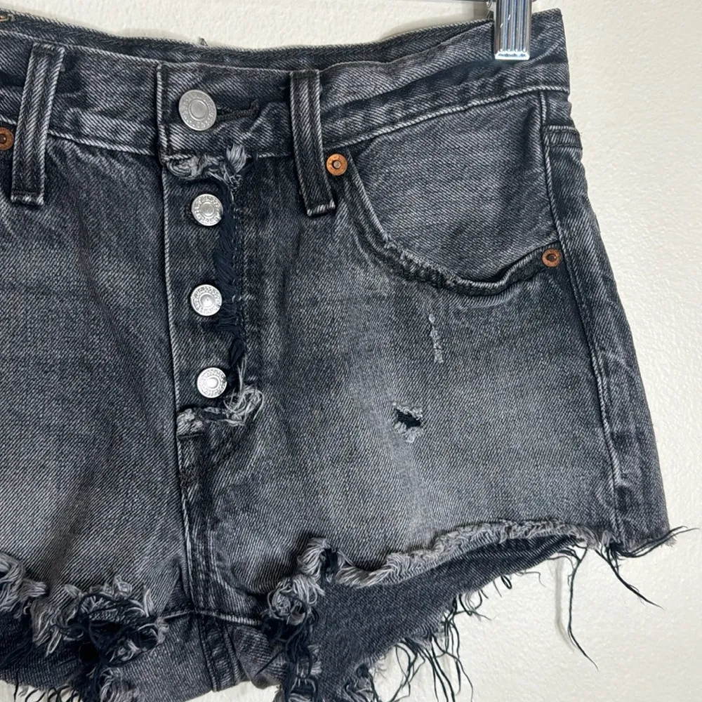 Levi’s 501 distressed black denim cut off shorts size 24 western Y2K booty - Image 3