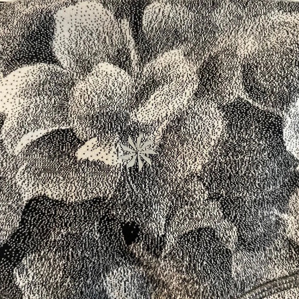 Athleta Elation Textured Tights in a Chakra Floral Black/Seasalt pattern. Sz sm - Image 7