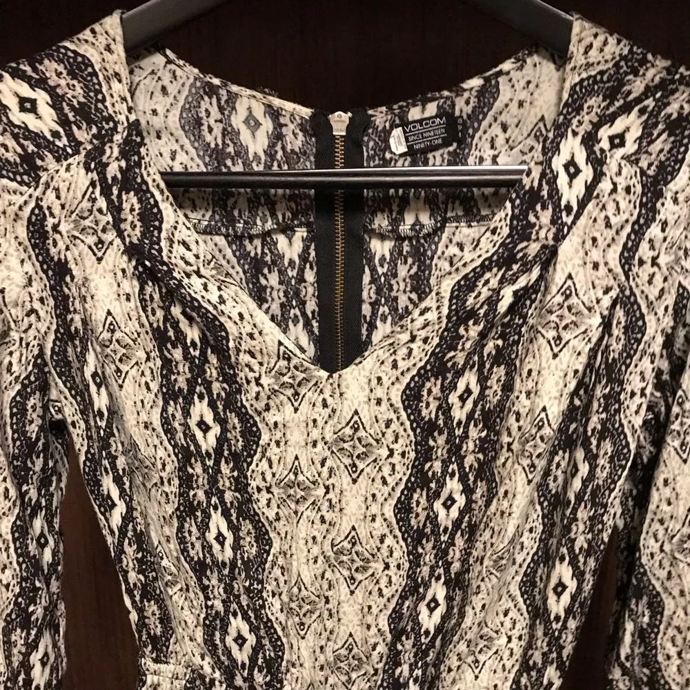 Volcom  Shorts Romper‎ - Image 3