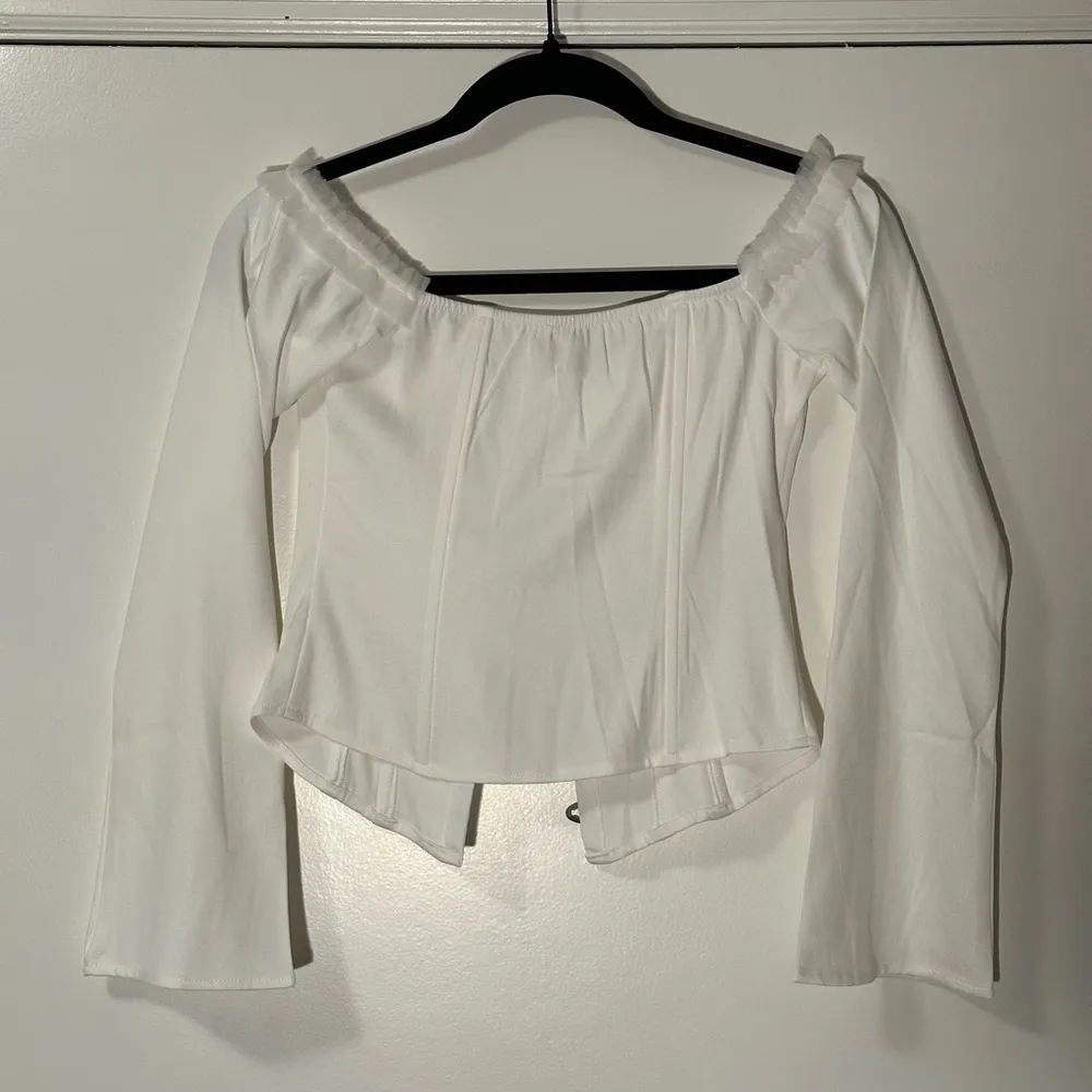 Princess Polly Avaah off the shoulder top white size 2 - Image 3