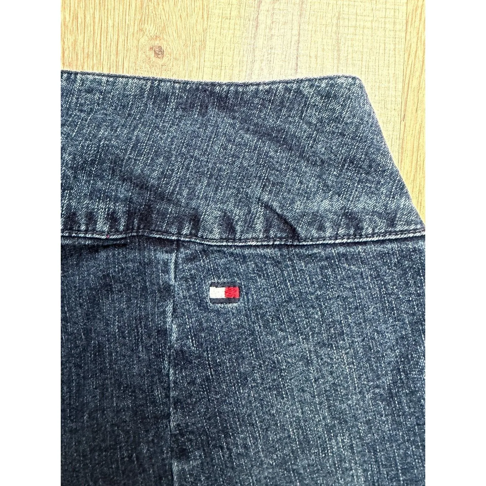 Tommy Hilfiger Women's Size 10 Capri‎ Jeans Lace-Up Hem Dark Wash Y2K Style - Image 5