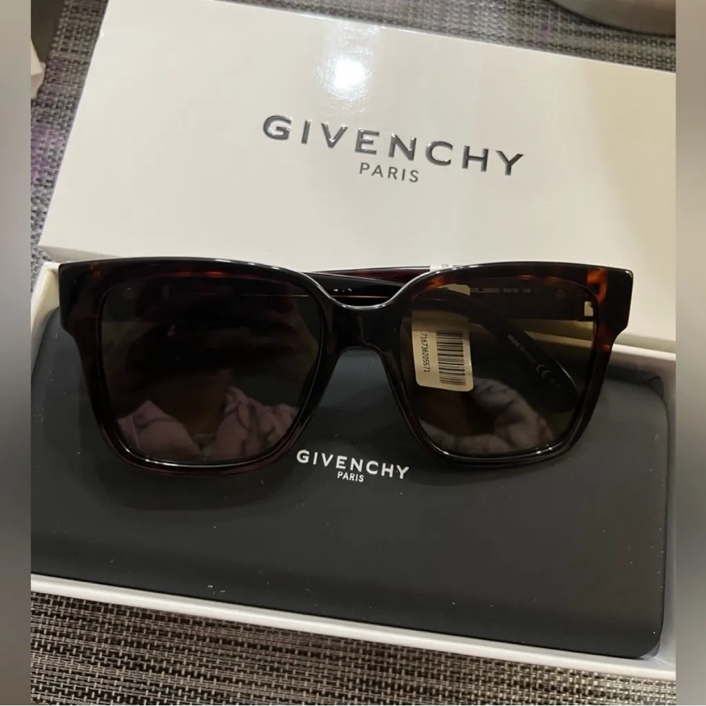 NWT🕶️Authentic Givenchy Women's Havana Square Sunglasses - Image 3