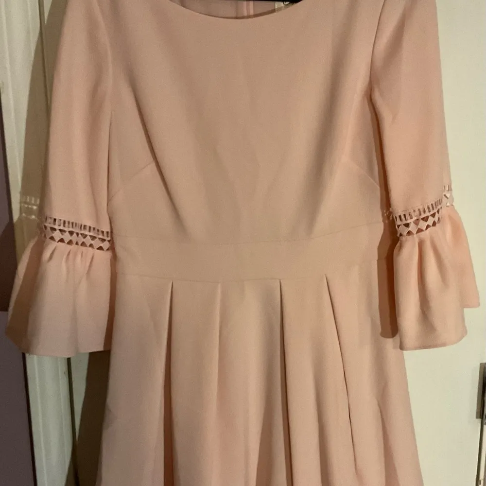 Eliza J bell sleeves blush pink dress with lace accent NEW SZ 6 - Image 7