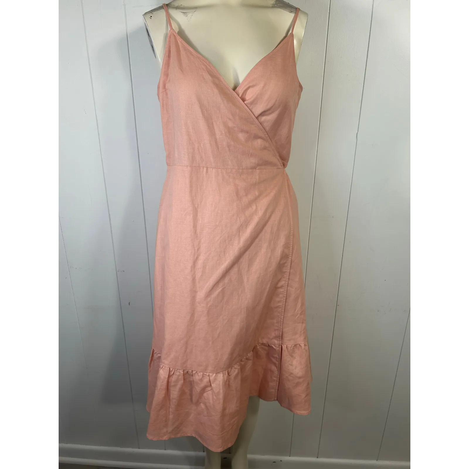 GAP Ruffle Cami Wrap Dress in a Linen Blend in Peach. Size M - Image 2