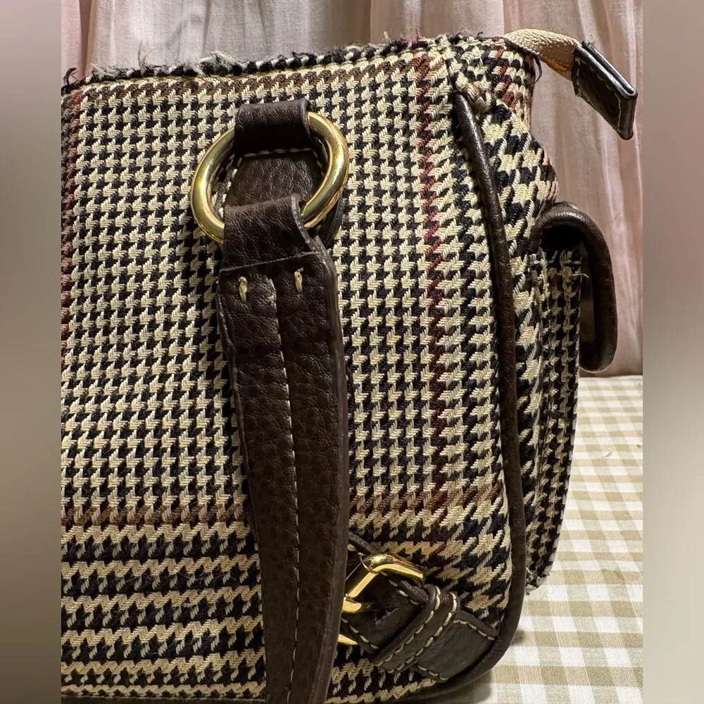 CHAPS  Brown and Black Shoulder Bag with Structured Design - Image 4