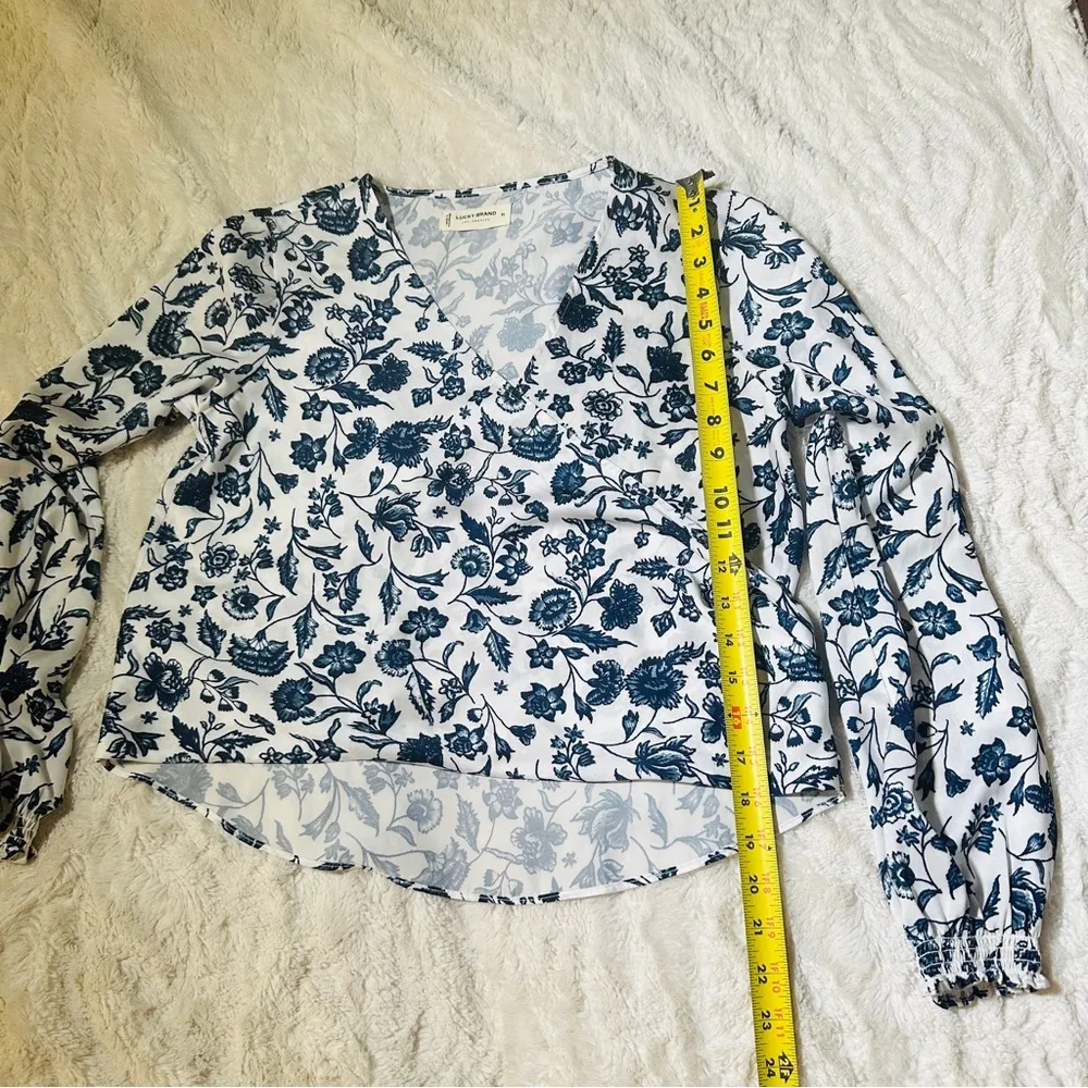 Lucky Brand Size XS Navy White Surplice Blouse Top Business Casual Preppy Chic - Image 10