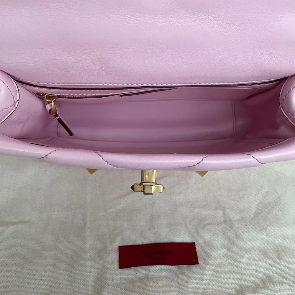 Valentino Garavani Roman Stud Medium Quilted Chain Shoulder Bag - Image 10