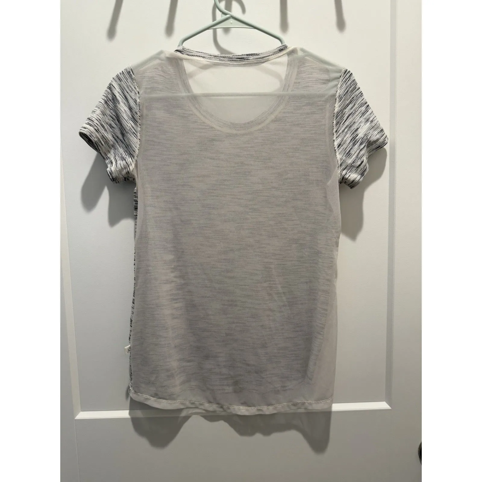 Lululemon Beat The Heat Short Sleeve Tiger Space Dye Black White Womens Size 8 - Image 4