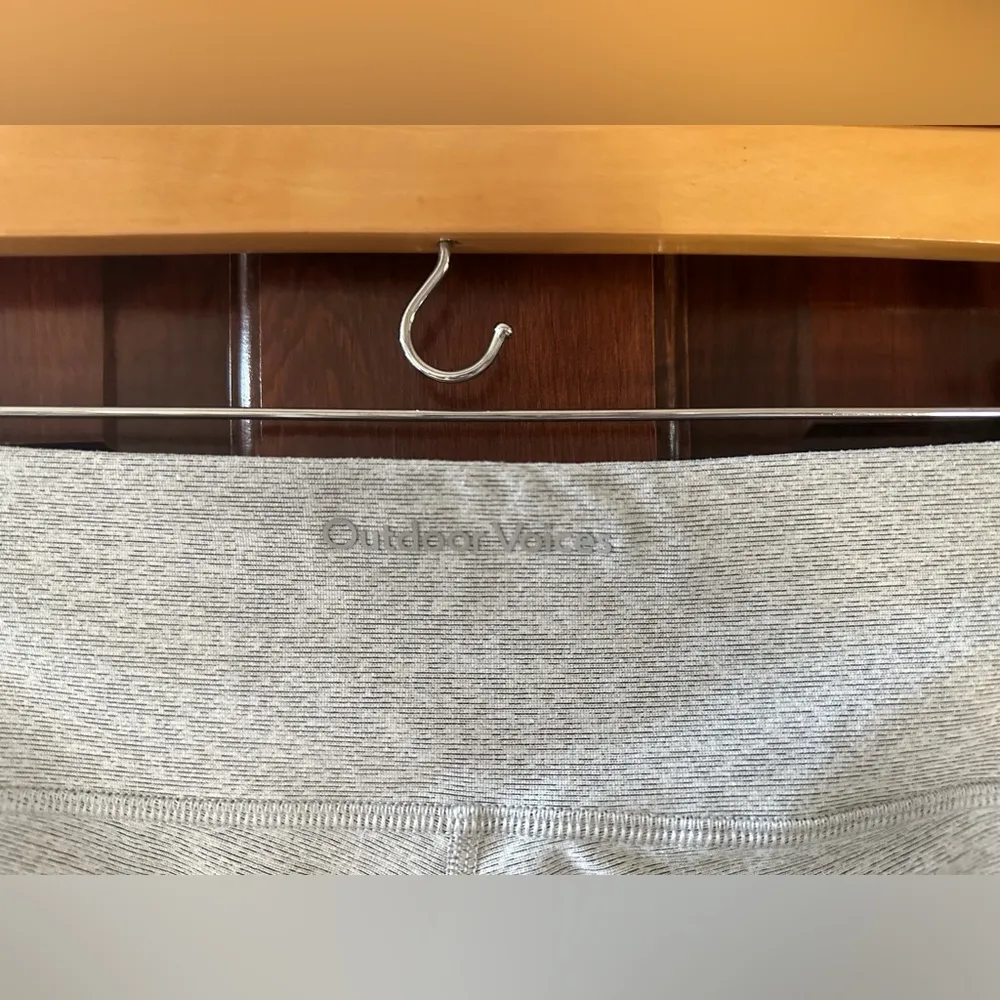 OUTDOOR VOICES Dove Grey Ash 3/4 Leggings Women’s Size Large - Image 8