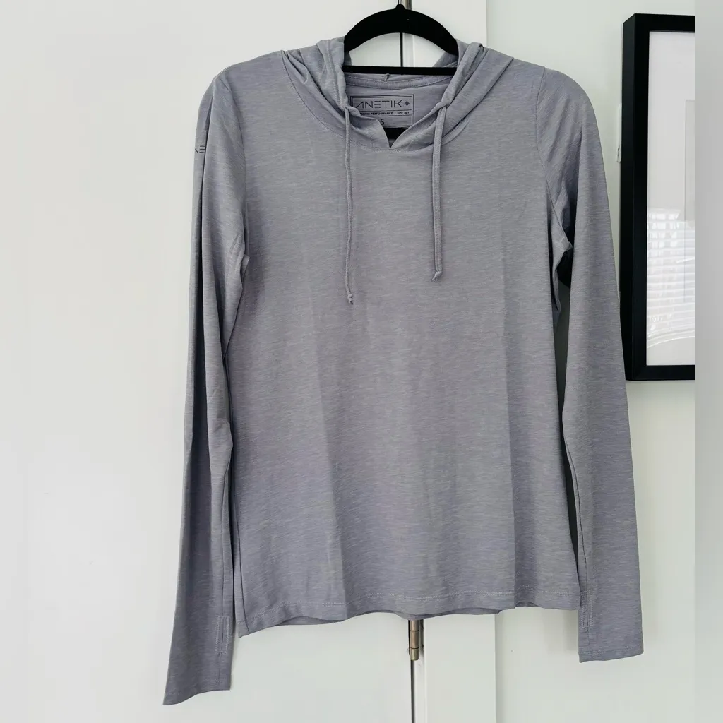 Anetik Womens's Breeze Tech Hoody size small alloy grey SPF 60 Gray - Image 2