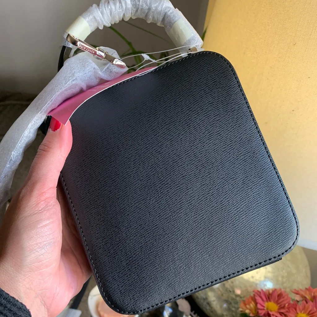 Authentic KATE SPADE leather Minnie Mouse Disney X zip around Crosby/Satchel - Image 7