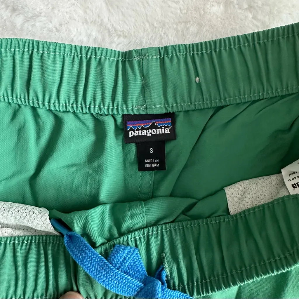 Patagonia Women's Barely Baggies Shorts Green Size Medium - Image 4