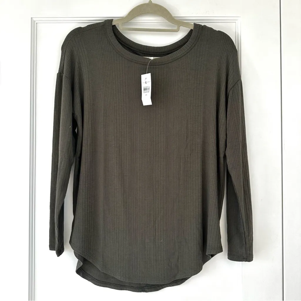Lou &‎ Grey Ribbed Signaturesoft Jersey Shirttail Top Green XS NWT - Image 4