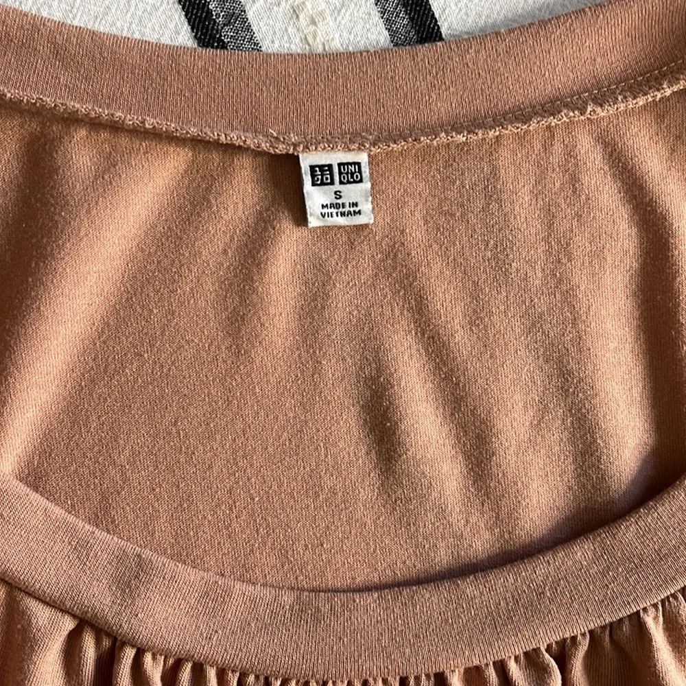 Uniqlo • casual stretchy tee - Image 98