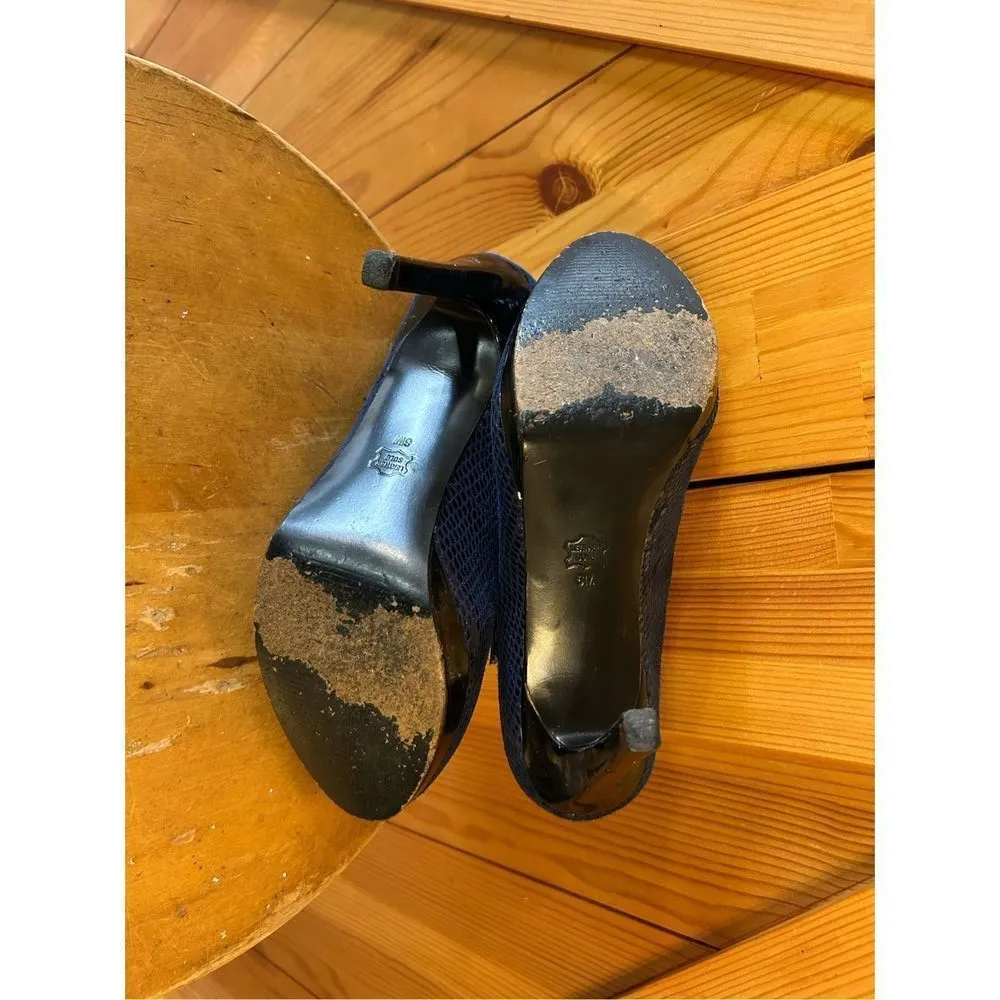 White House Black Market  Bailey Blue Heels Size 6M - Image 6